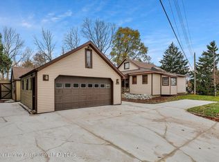 6945 Delta River Dr, Lansing, MI 48906
