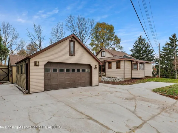 6945 Delta River Dr, Lansing, MI 48906