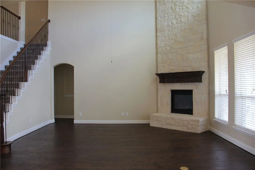 4 bed, 3.5 bath, 3564 sqft, $3,600 — Photo 4