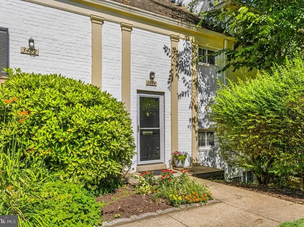 3484 Martha Custis Dr, Alexandria, VA 22302