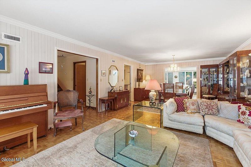 4th image of 4 Marion Avenue