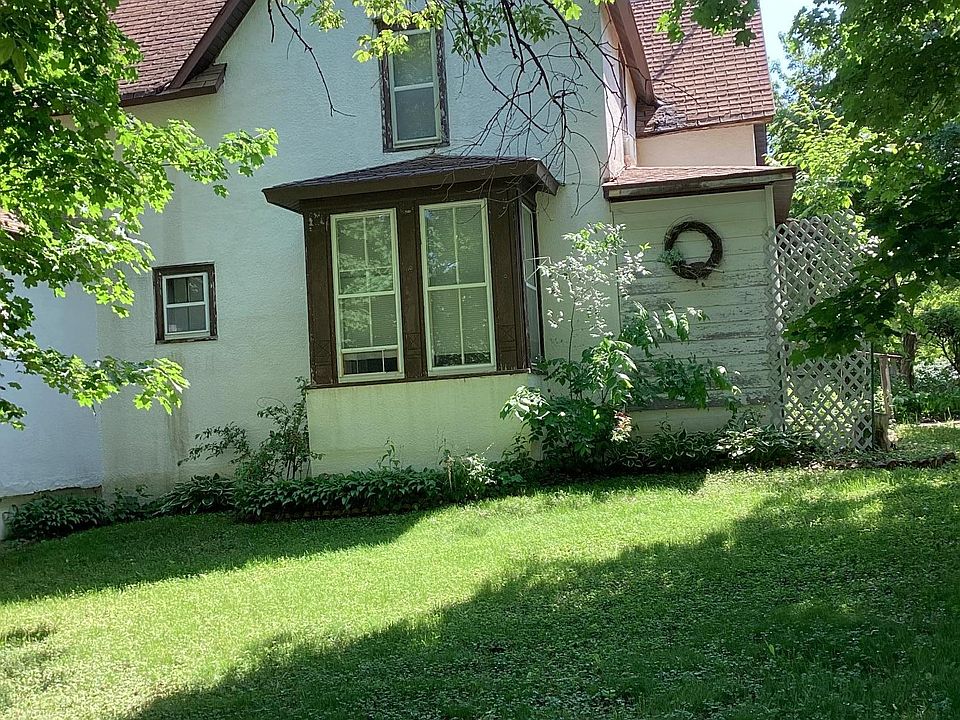 1st image of 521 9th Ave W