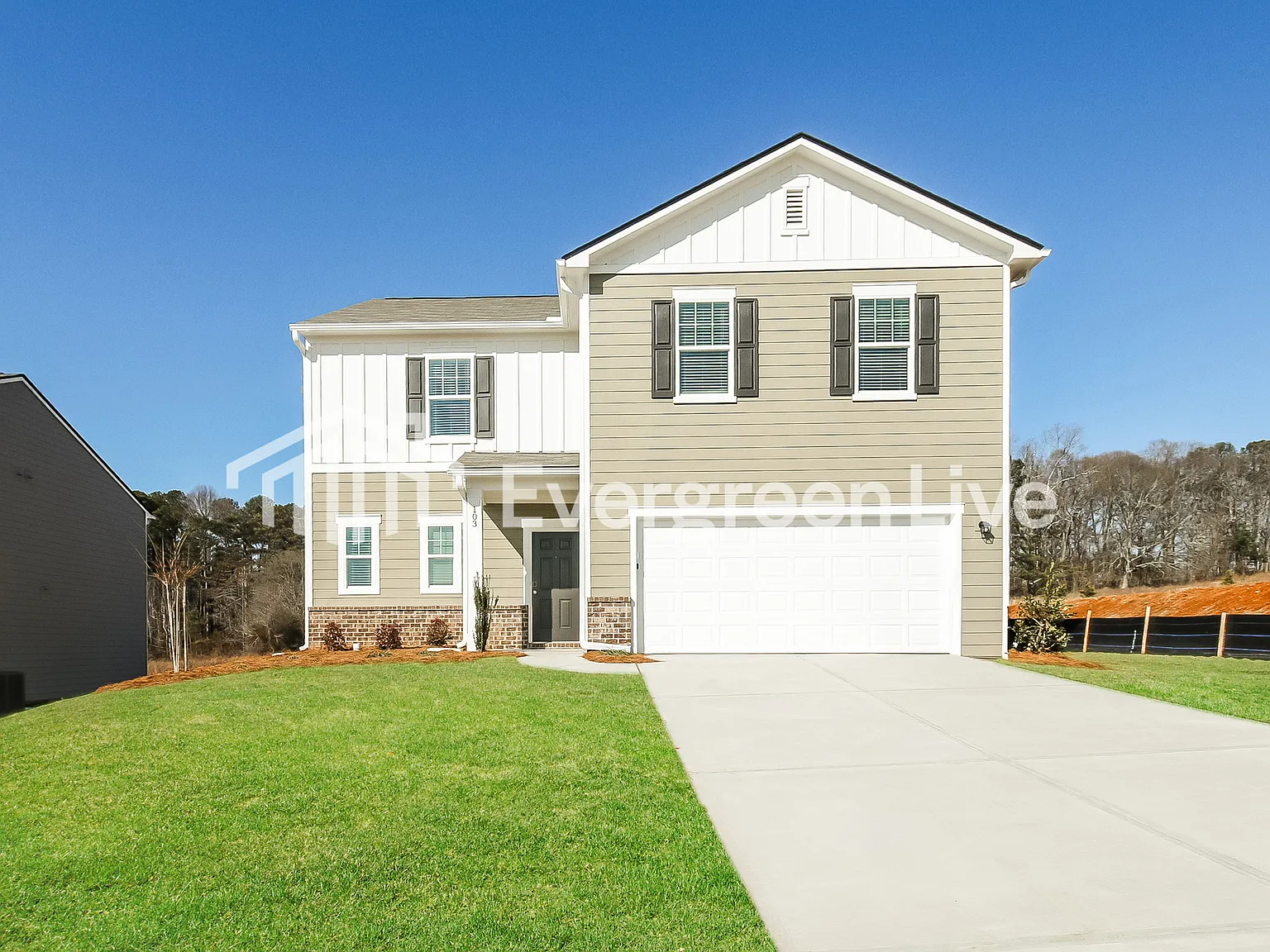 5 bed, 3.0 bath, 2722 sqft, $2,340 — Photo 2