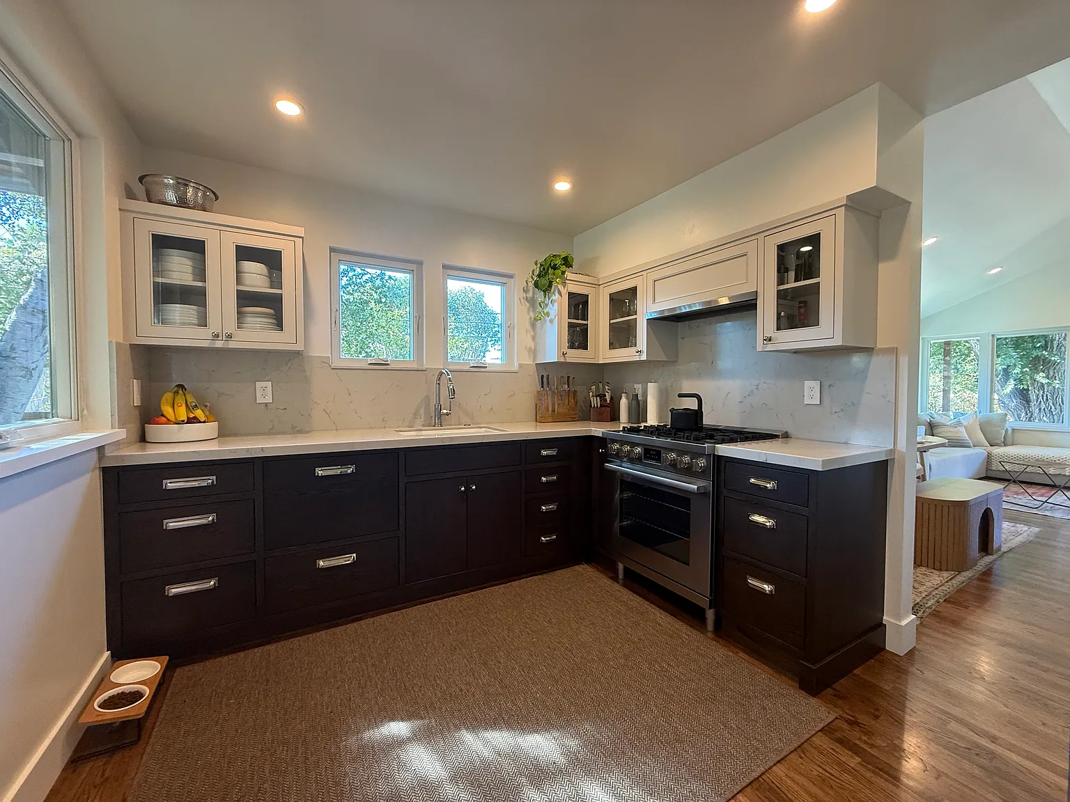 2 bed, 855 sqft, $4,200 — Photo 2