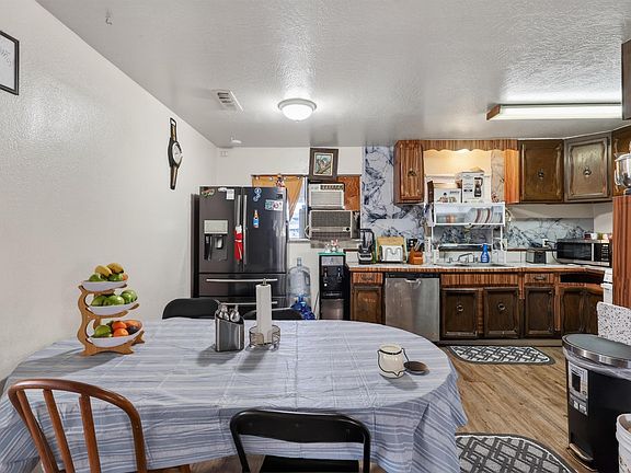 4th image of 628 Olive St