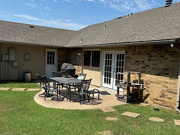 4th image of 2801 Edinburg Ln