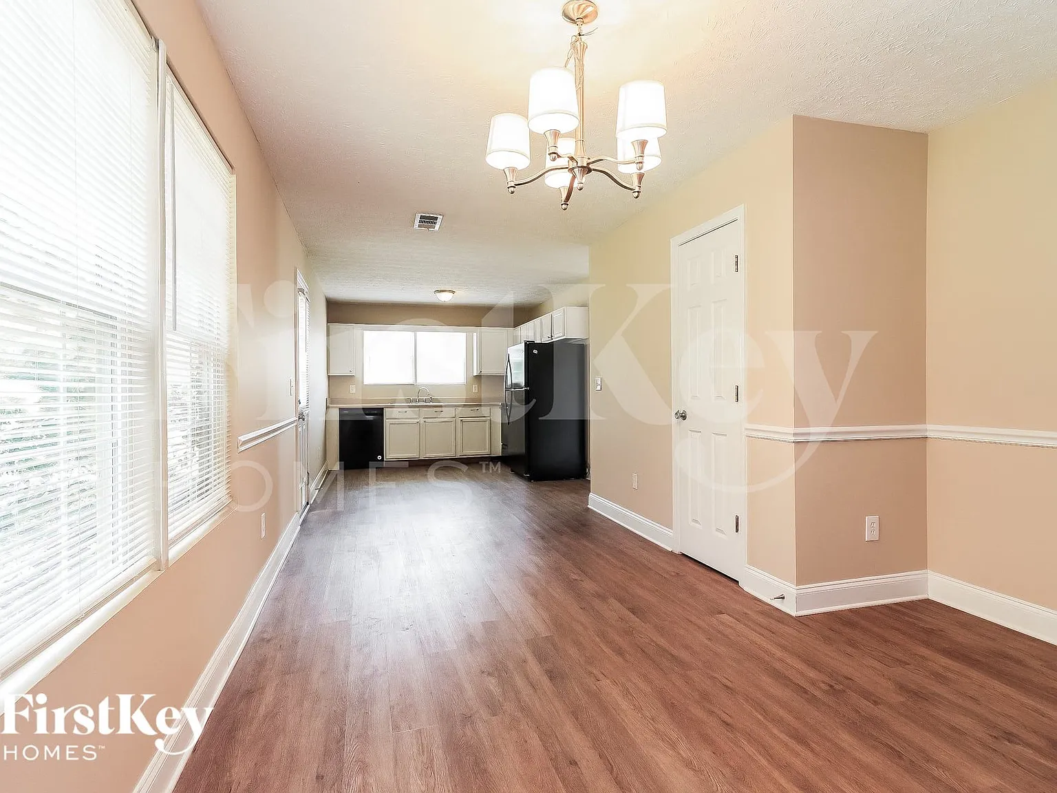 3 bed, 2.5 bath, 1530 sqft, $1,940 — Photo 3