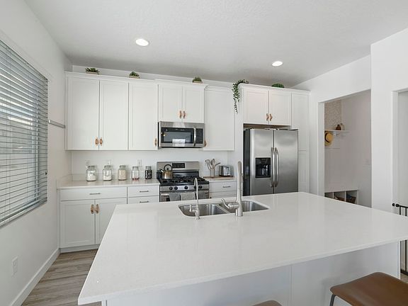2nd image of 556 S Ravenwood Ln