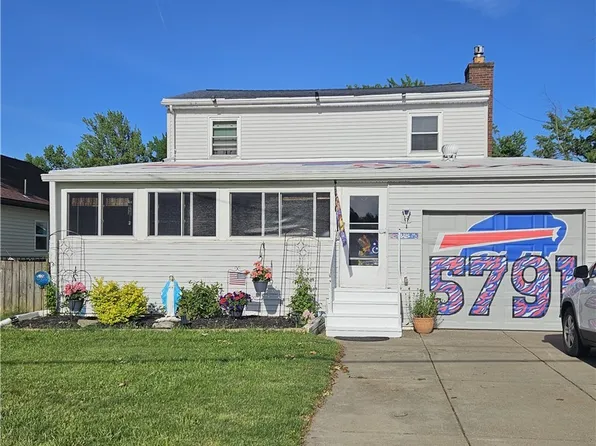 5791 Elmhurst Rd, Lake View, NY 14085