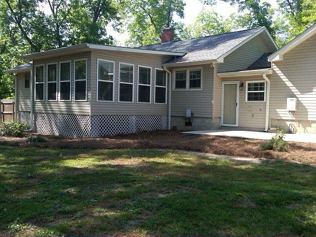 2nd image of 2606 Camellia Dr