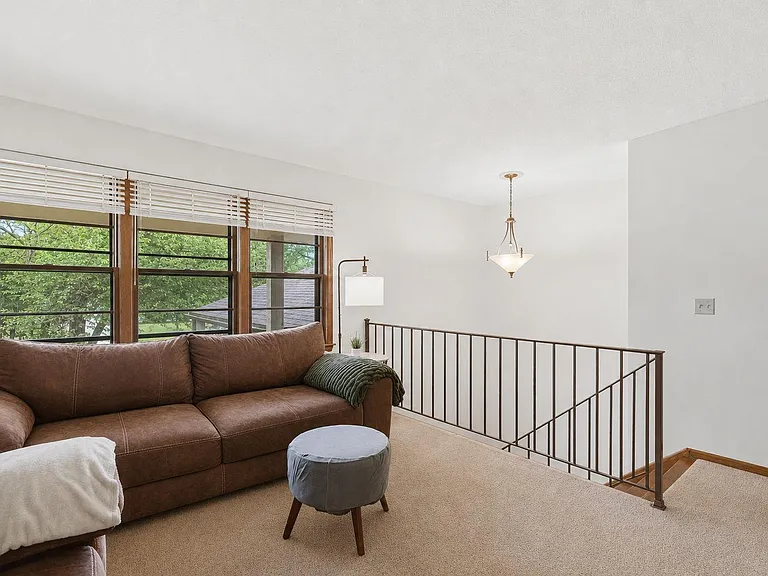 3308 Roosevelt Ct NE — Photo 3