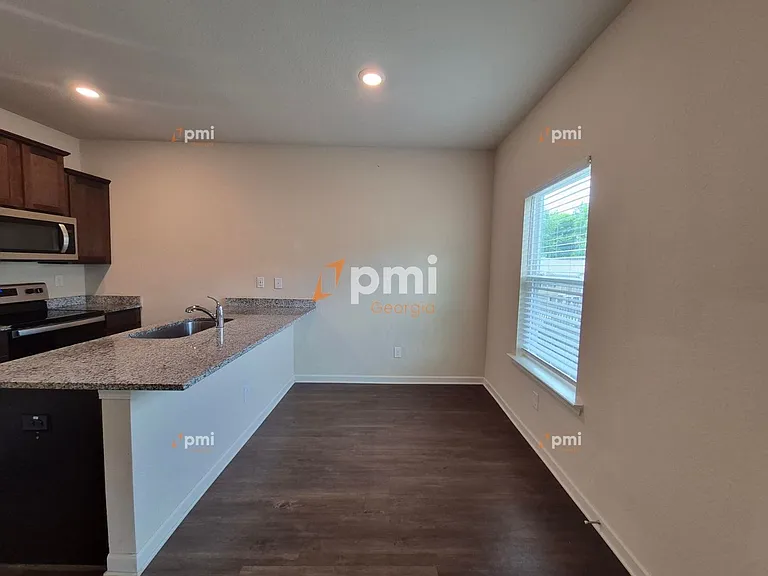 511 Highwood Ln — Photo 3