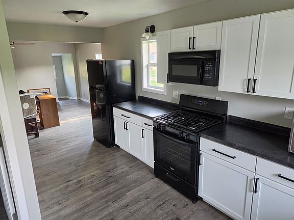 3rd image of 380 River St