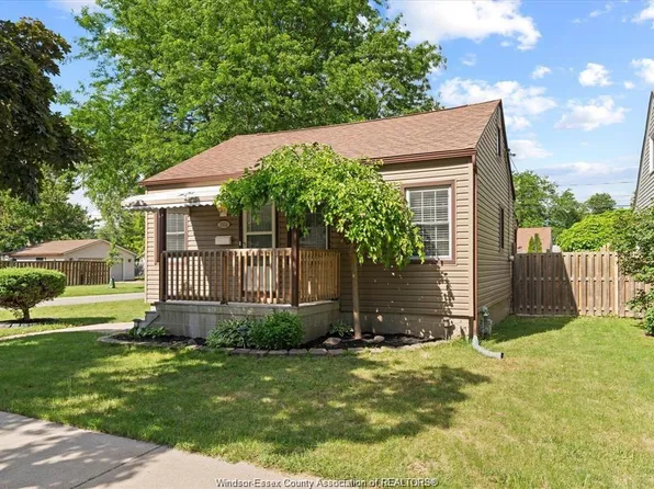 1904 Westcott Rd, Windsor, ON N8W 4K4