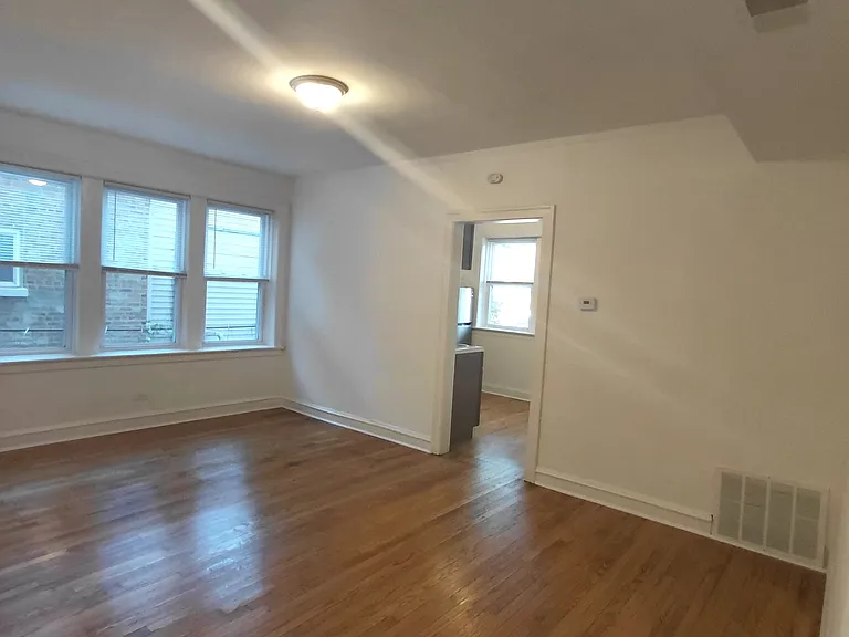 1107 N Avers Ave #1 — Photo 3