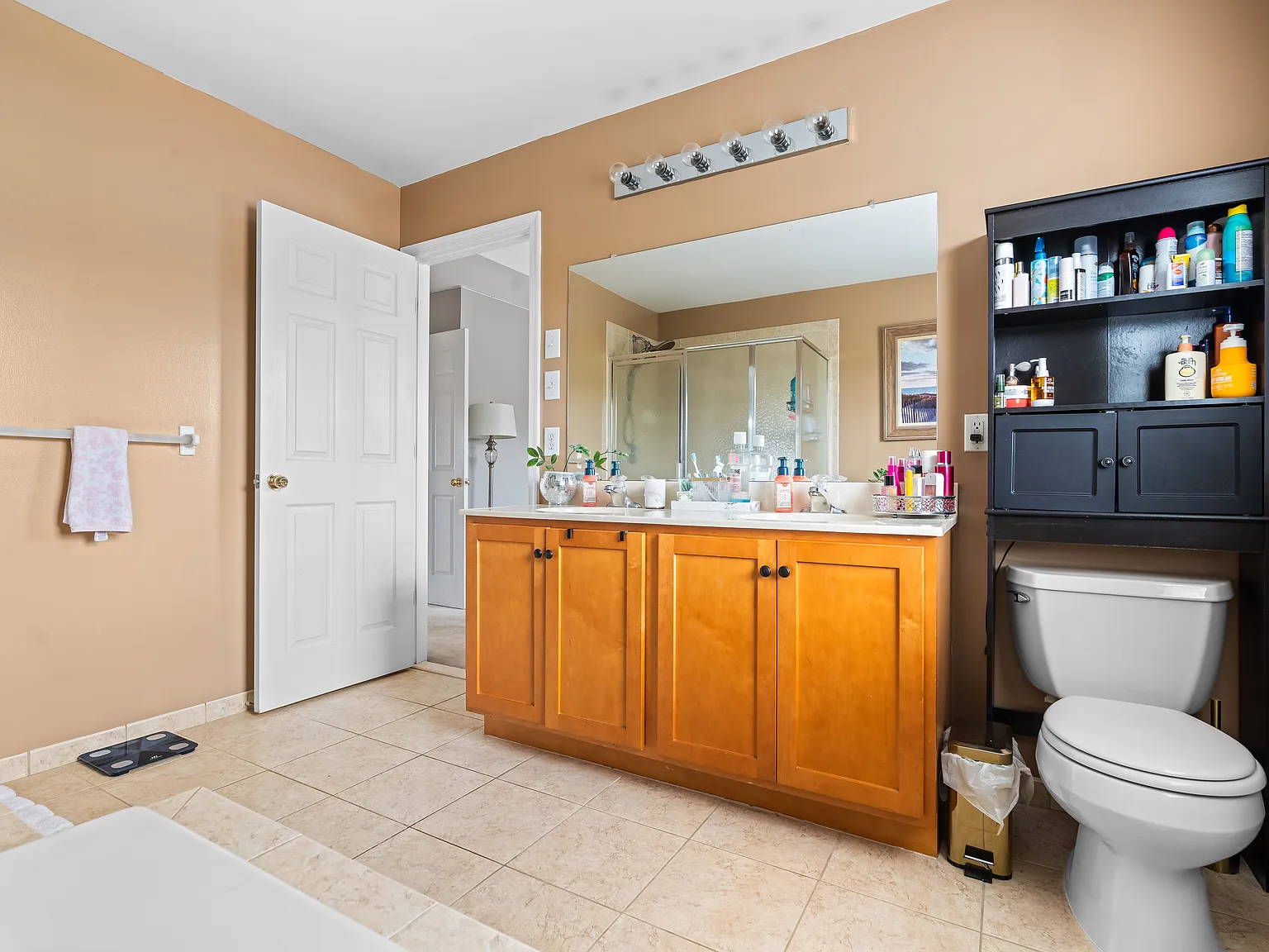3 bed, 2.5 bath, 1800 sqft, $2,500 — Photo 2