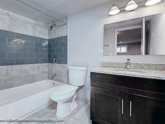 4th image of 1205 W Catalpa Ave APT 2