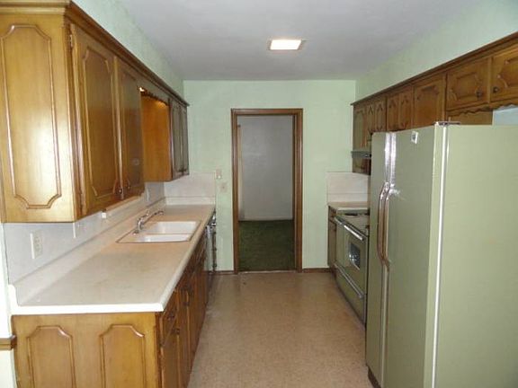 4th image of 2721 NW 110th St