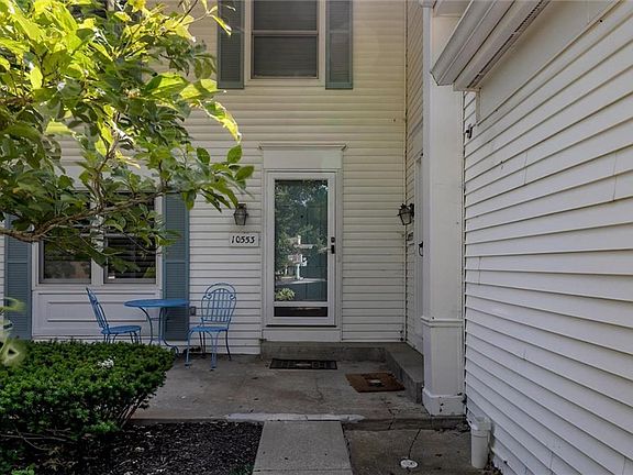 3rd image of 10553 Riley St