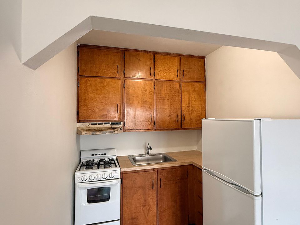 2nd image of 3800 Douglas Ave APT 4