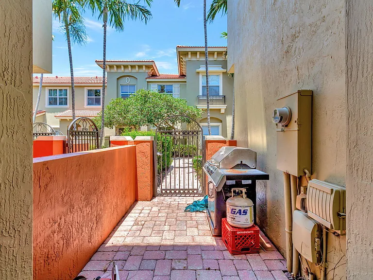 103 Monterey Bay Dr — Photo 36