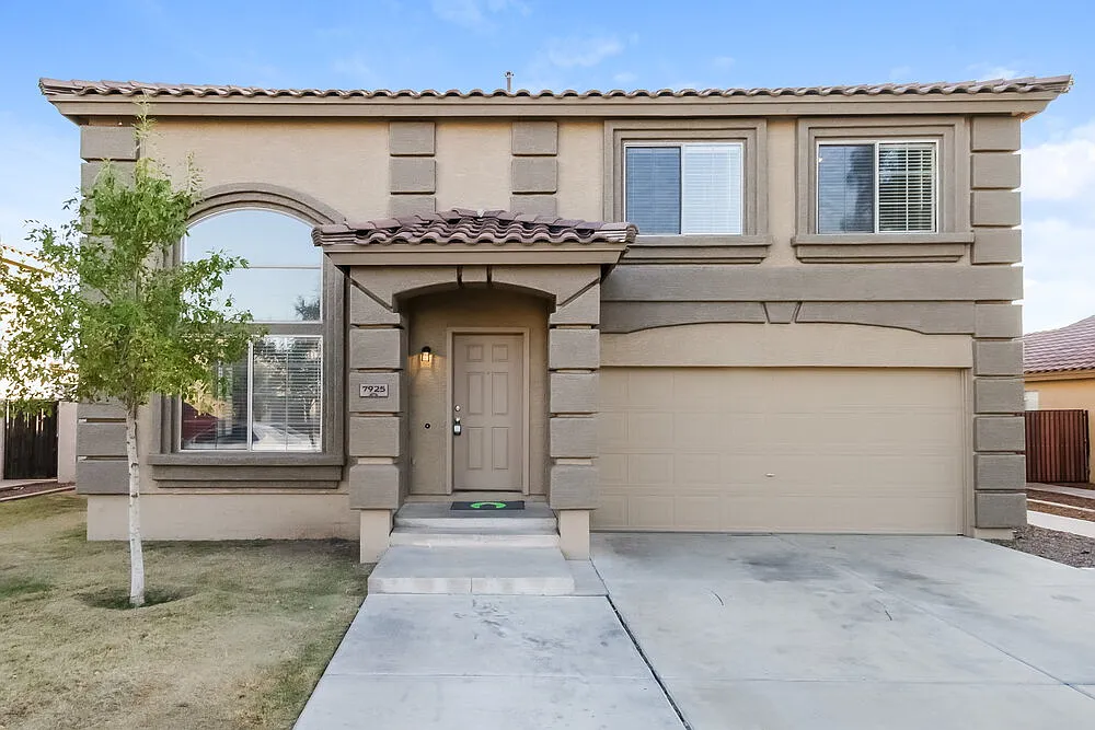 3 bed, 2.5 bath, 1726 sqft, $2,320 — Photo 1