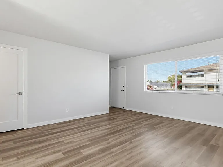 25829 Viana — Photo 54