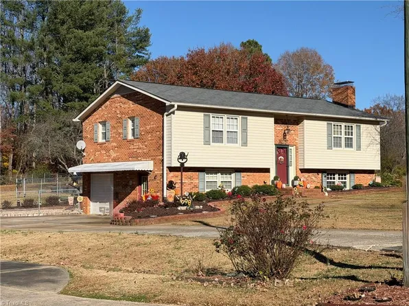 130 Winchester Dr, King, NC 27021