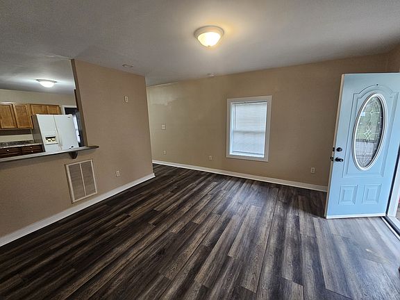 3rd image of 405 Edwards Ave