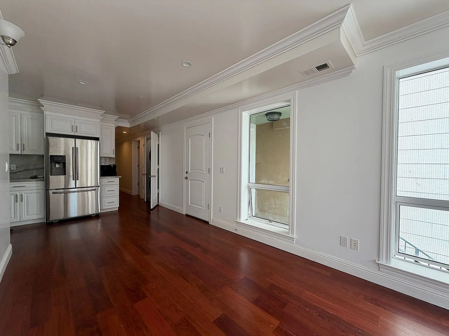 Six Bedrooms in Convenient Location!! — Photo 1