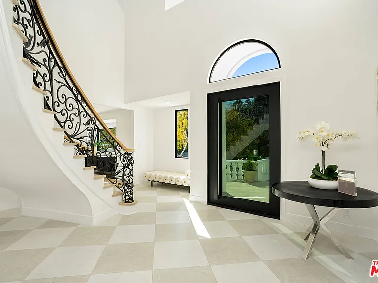 4608 Westchester Dr — Photo 7