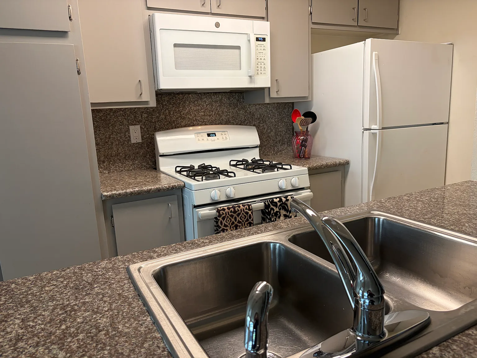 2 bed, 860 sqft, $1,800 — Photo 4