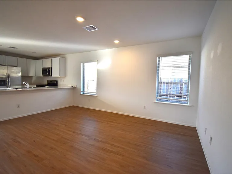 3326 Spanish Oak Ln — Photo 3