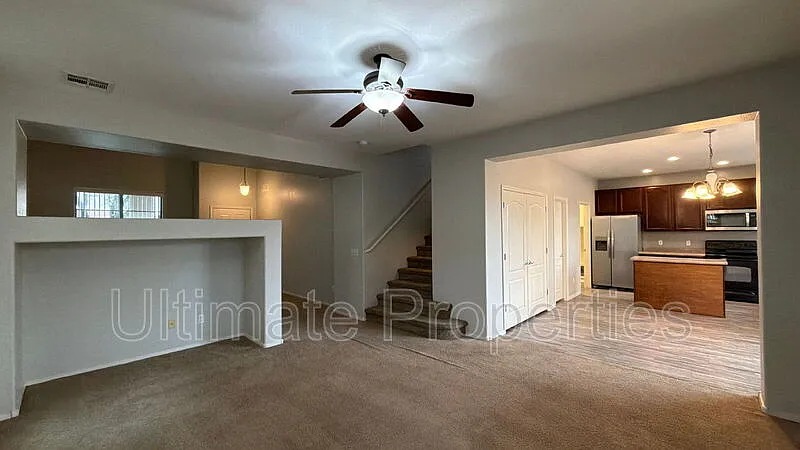 4 bed, 2.5 bath, 1902 sqft, $1,895 — Photo 3