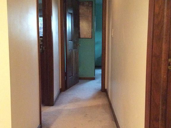 3rd image of 152 Crownland Cir