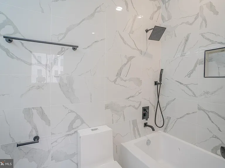 1503 N Front St #6 — Photo 12