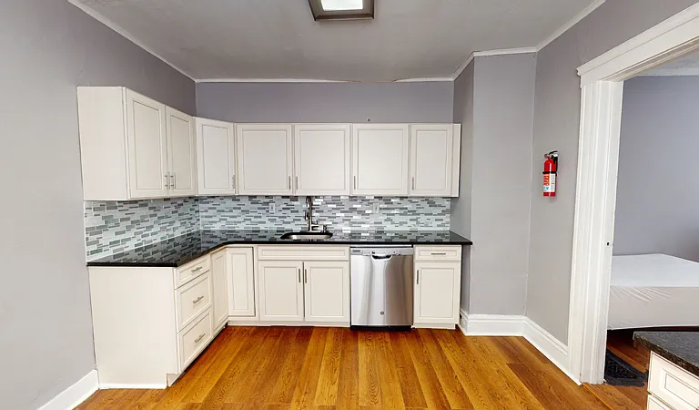 305 S Beech St — Photo 14