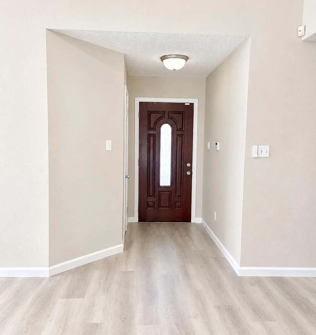 3 bed, 2.0 bath, 1710 sqft, $2,300 — Photo 2