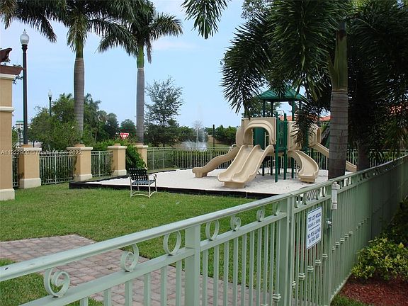 3rd image of 4914 Tradewinds Ter #301