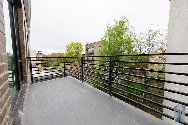 Rented by Skyline Group Real Estate | media 10