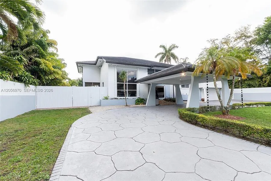 10 bed, 5116 sqft, $14,000 — Photo 3