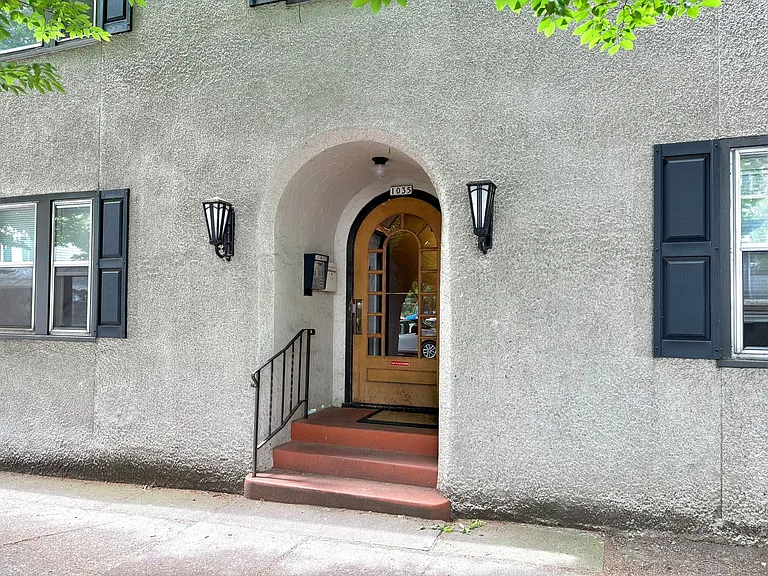 1035 SE 12th Ave — Photo 2