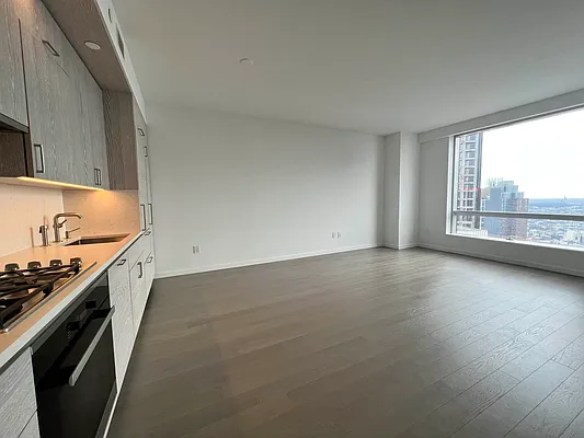 Rented by E Realty International Corp | media 50