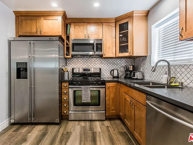 4407 Irvine Ave — Photo 8
