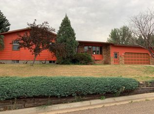 549 8th Ave SW, Dickinson, ND 58601