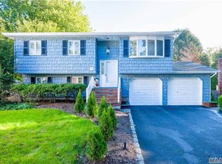 14 Anchor Ct, Huntington Station, NY 11746