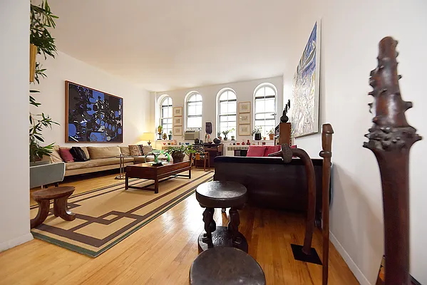 Rented by Buchbinder & Warren | media 6