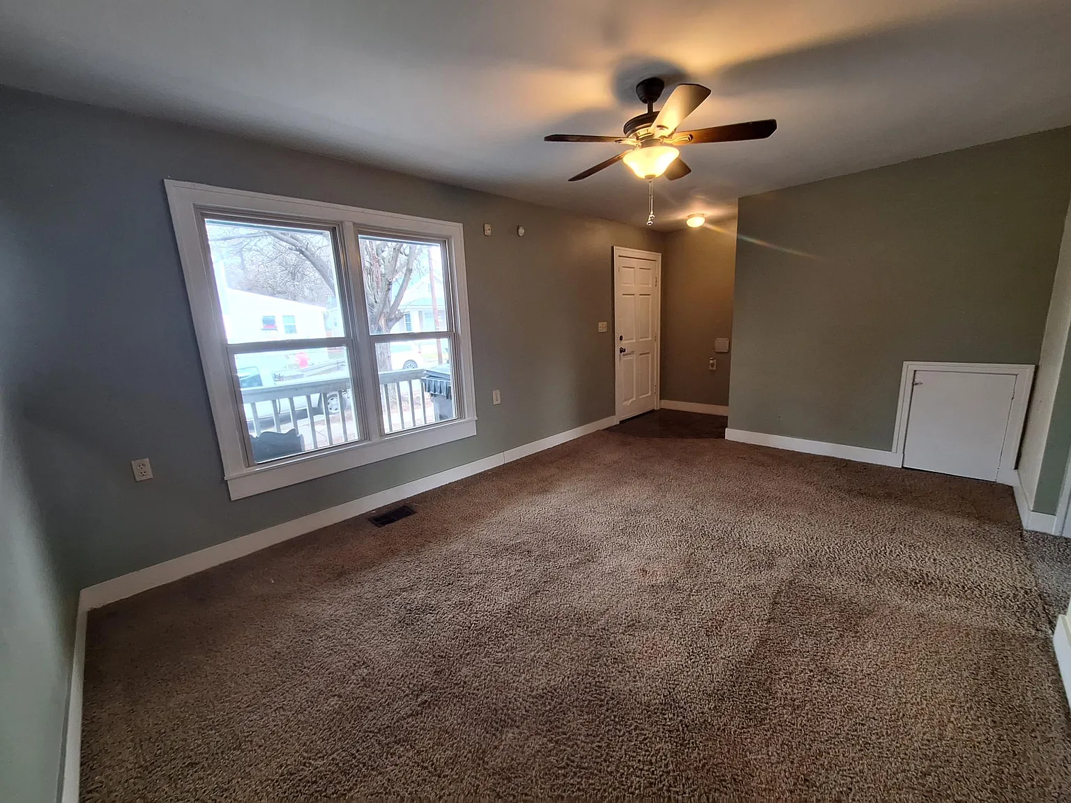 3 bed, 1.5 bath, 1140 sqft, $1,095 — Photo 3