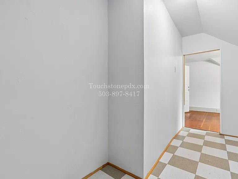 4315-4317 N Gantenbein Ave — Photo 24
