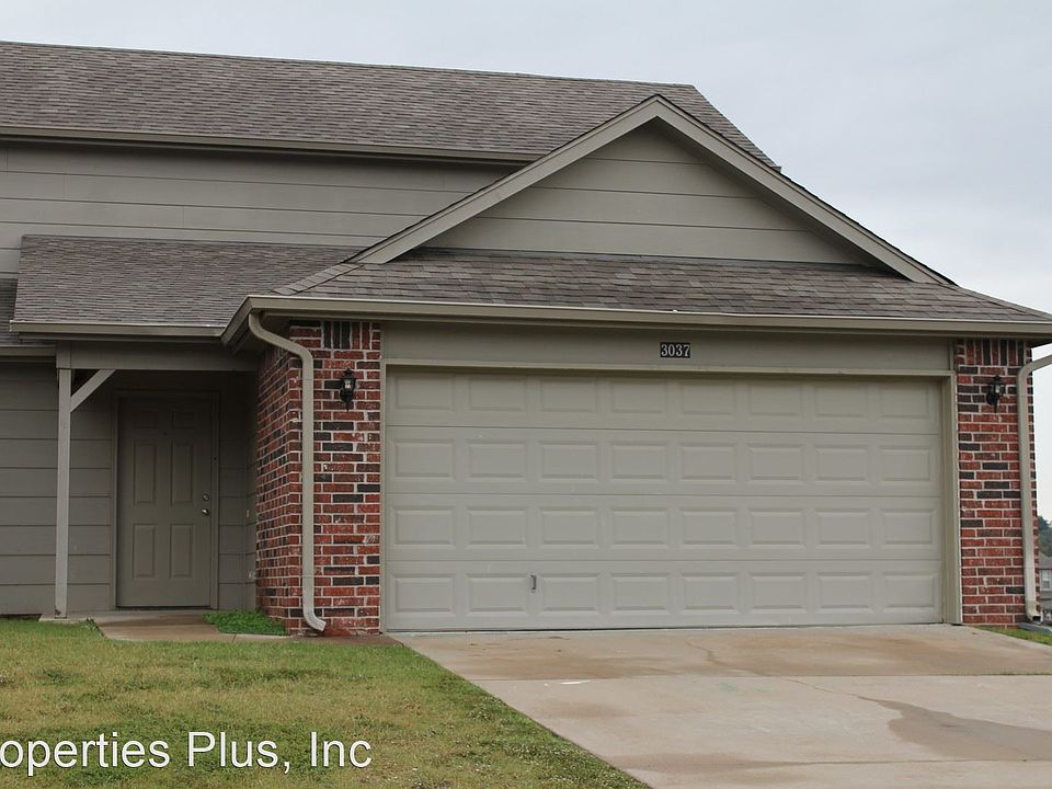 1st image of 2949 Creekside Dr
